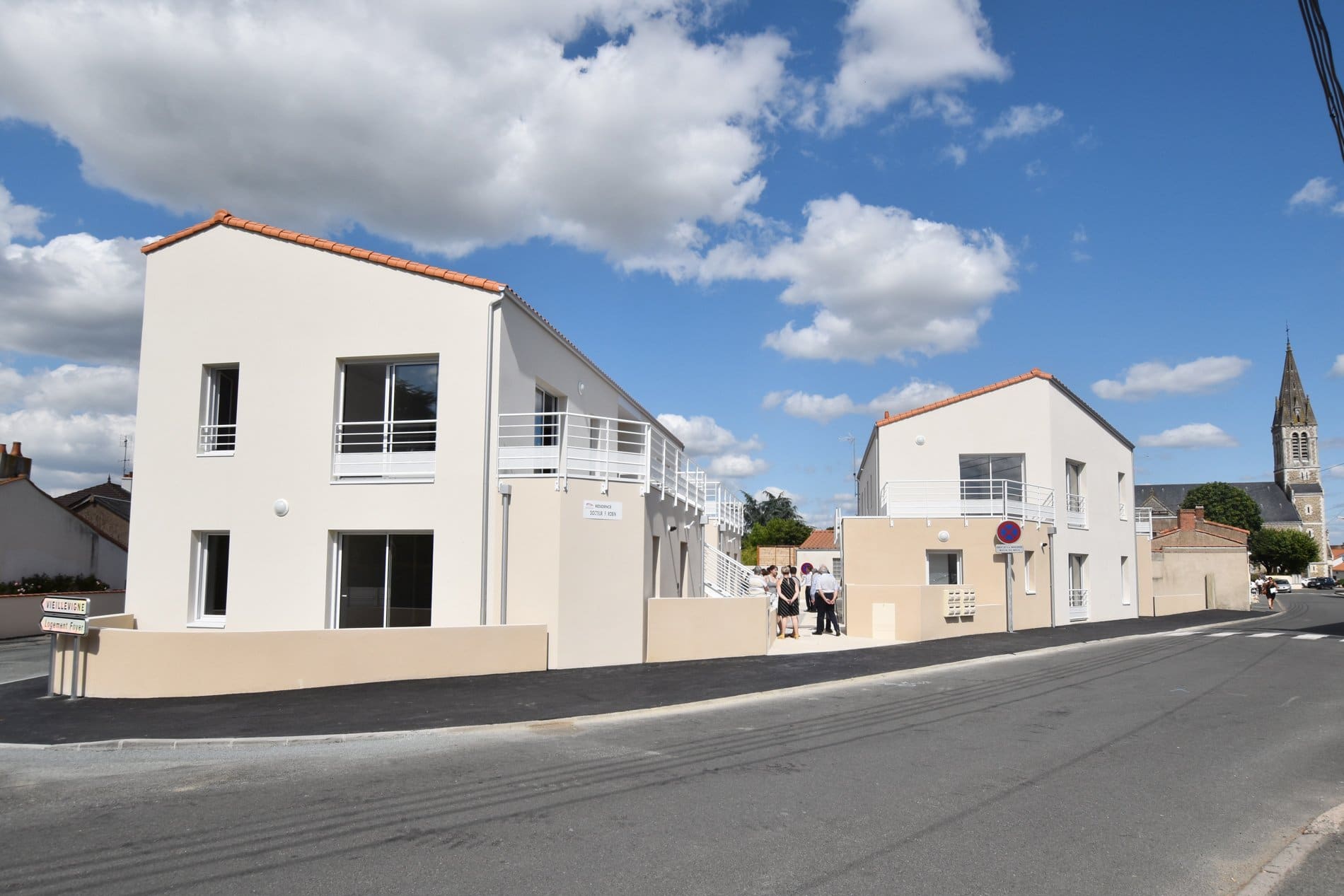 Mixité, densification, revitalisation de centre-bourg, solidarité ... ce programme de 8 logements à L'Herbergement montre sa singularité