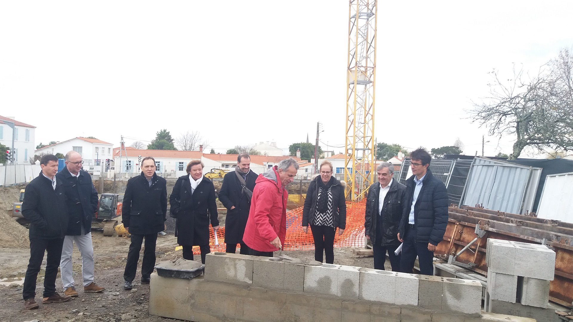 Pose de première pierre des logements à Saint-Hilaire-de-Riez