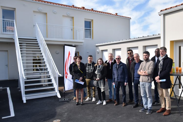 Remise de clés en présence des élus et locataires à Bellevigny