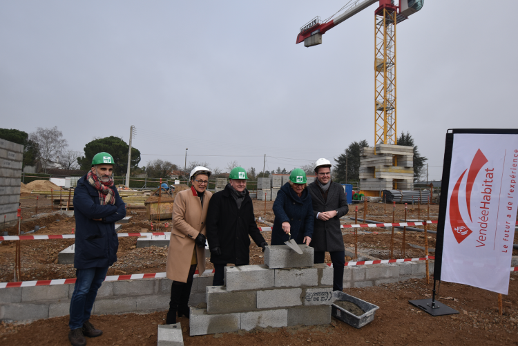 Pose de 1re pierre Les Goélettes Luçon