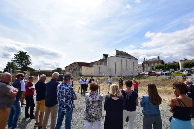 Mouilleron-Saint-Germain pose de la première pierre du réaménagement du centre bourg