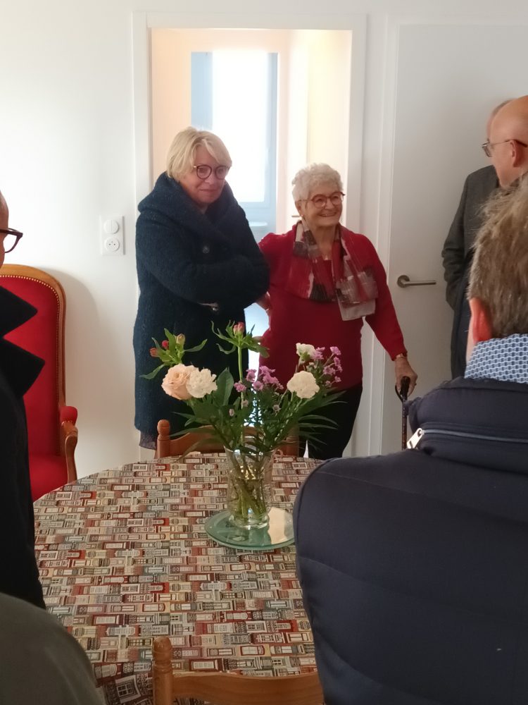 Visite d'un logement chez une locataire de la résidence Olympia