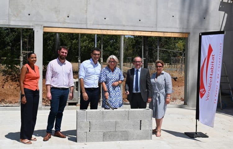 Pose de la première pierre de la future Agence de proximité Sud Est et Océan, à Fontenay-le-Comte